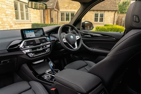 BMW iX3 (2023) interior, tech and comfort | Parkers