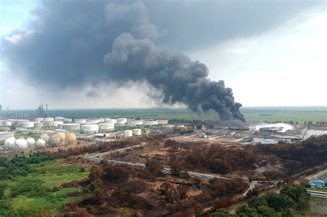 Indonesia S Pertamina Puts Out Fire In Balongan Refinery Storage Units