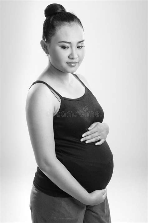 Retrato Preto E Branco Da Mulher Gravida Foto De Stock Imagem De