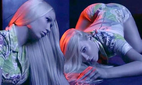 Iggy Azalea Makes Musical Return With New Video Mo Bounce Daily Mail