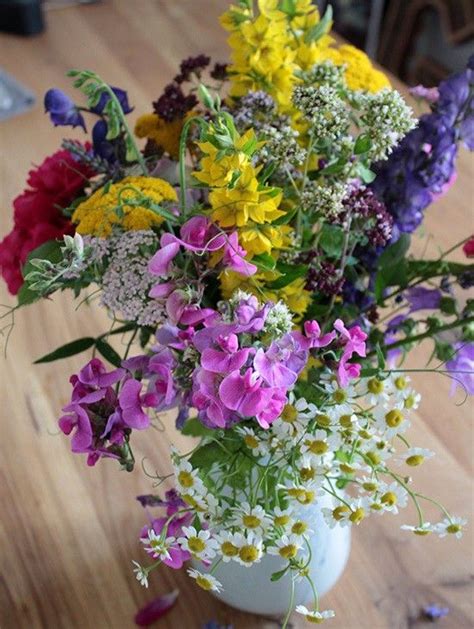 Pin by Sirpa Airanne-Lindholm on Kukka-asetelmat | Flower arrangements ...