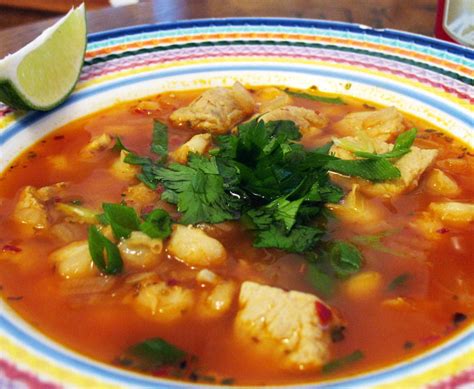 Preparando El Pozole Rojo De Pollo Recetas Mexicanas Comida Mexicana