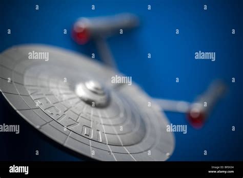 Un Modelo De Peltre De La Famosa Nave El Uss Enterprise De Star Trek