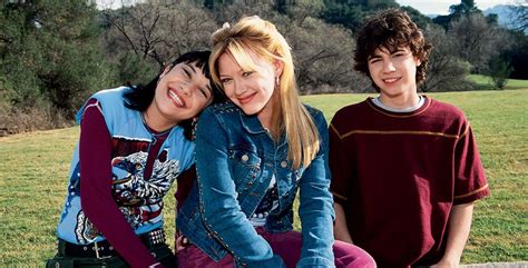 8 Iconic Lizzie Mcguire Looks That We Would Outfit Repeat D23