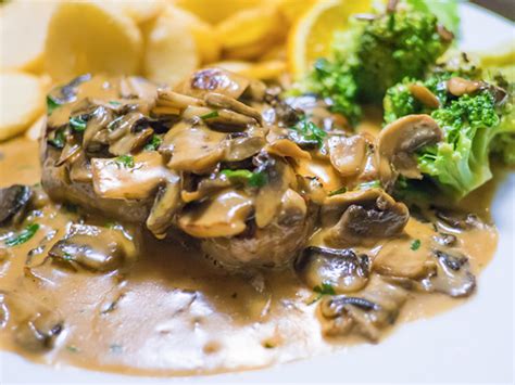 Schweinefilet mit Champignons und Soße aus dem Ofen Rezept kochbar de