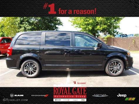 2013 Brilliant Black Crystal Pearl Dodge Grand Caravan SXT Blacktop