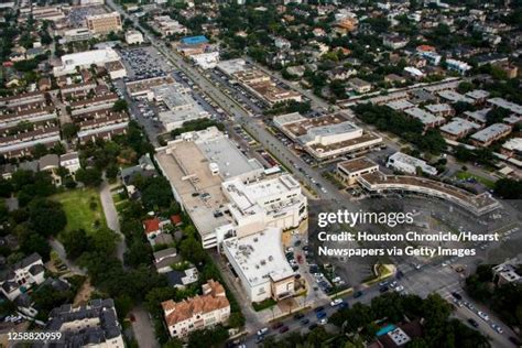 River Oaks Shopping Center Photos and Premium High Res Pictures - Getty ...