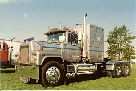 Pin By Mary Ellen Risser On Dave S Trucks Mack Trucks Trucks Semi