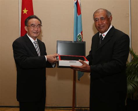 China S Top Legislator Meets Fiji President On Ties