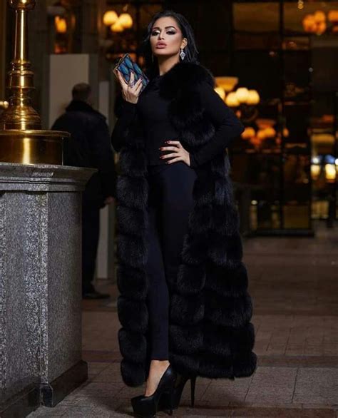 Pin By Цъ Макенджиев On Fur Fox Coat Fur Fashion Fashion