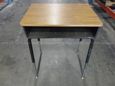 28 Student Open Front Desks Govdeals