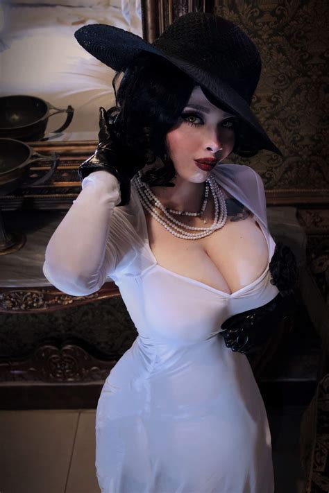 Alcina Dimitrescu ️️ Cosplay Amino