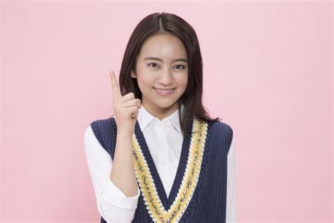 岡田結実、ドラマ初主演で難事件に挑む女子大生を熱演 兄・隆之介から学んだのは Sirabee20180208okadayui1