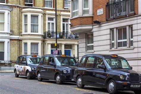 London Great Britain April 12 2019 Kensington Street Cab Parking