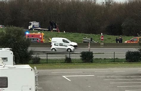 Accident Sur La Rocade De Rennes Une Voiture Sur Le Toit Gros