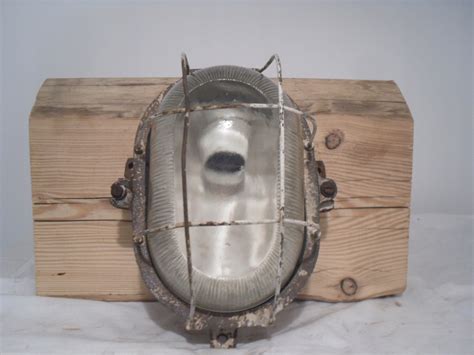 stara lampa przemyslowa kwe lampa warsztatowa piwnica warszta loft prl