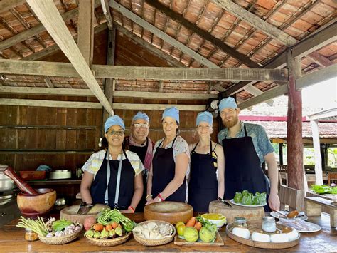 Embracing Local Cuisine: A Culinary Guide for Seasoned Travelers