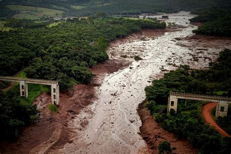 La ruptura de una presa deja al menos 65 muertos y más de 400