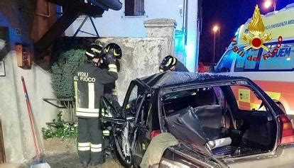 Pianezze Vicenza Tamponamento Tra Un Furgone E Un Auto Un Morto E