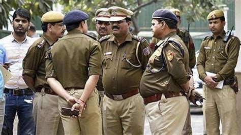 Noida Police Five Who Robbed People After Offering Lift Arrested