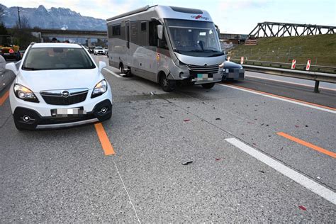 Buchs Sg Drei Fahrzeuge Bei Unfall Auf A Beteiligt