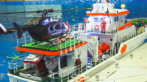 AWESOME RC MODEL SHIP ACTION ON THE POOL RC SAR RC CAR FERRY RC