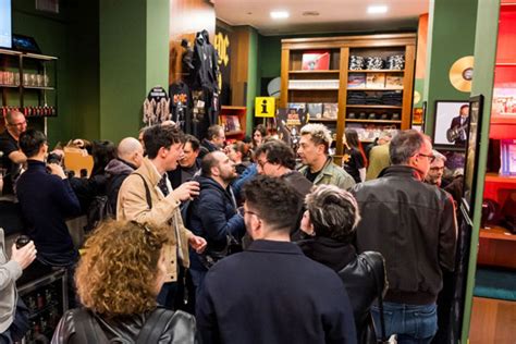 Grande Affluenza Di Pubblico Per La Prima Giornata Del Pop Up Store AC