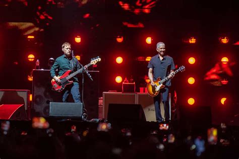 Foo Fighters Chega Ao Brasil Com Show Em Curitiba Antes Do The Town