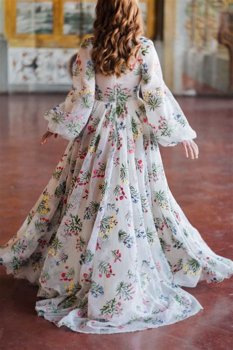 Stunning Floral Wedding Dresses For The Fine Art Bride