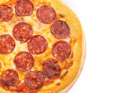 Pepperoni Na Bialym Tle Zdjęcia darmowe pobieranie na Freepik