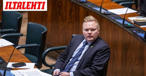 Tilanne on vakava Keskusta vaatii Halla aholta istuntotauon keskeytystä