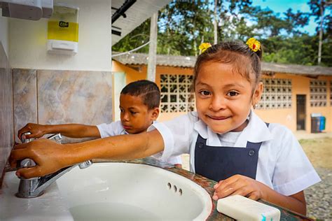 Agua Saneamiento E Higiene Adra Ecuador