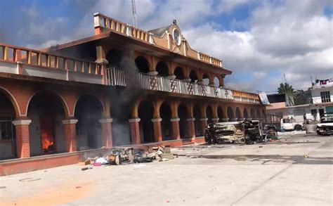 Habitantes Queman Patrullas Y El Palacio Municipal De Calcahualco Veracruz