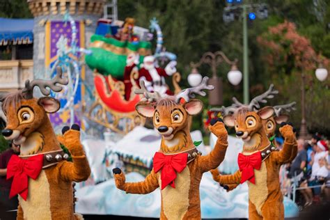 Disney Parks Magical Christmas Day Parade Th Anniversary Disney