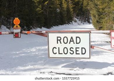 Road Closed Sign Blocking Dangerous Snow Stock Photo 416026057 ...