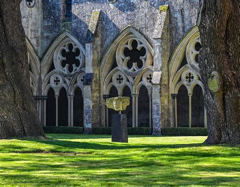 Guided tours explain what Cloisters the architecture signifies 4