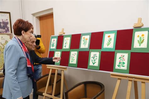 İYİ Parti lideri Meral Akşener huzurevinde yaşayan öğretmenleri