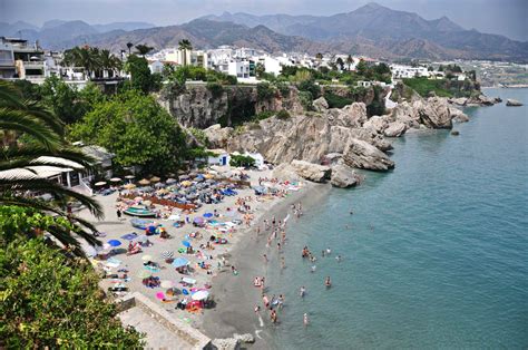 Playa Calahonda Nerja 2025 INFO fotos y cómo llegar