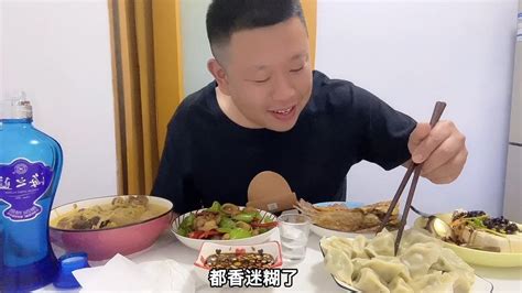 饺子就酒，越喝越有，每顿都吃四个菜，放眼20年，这也属于小康了 Youtube