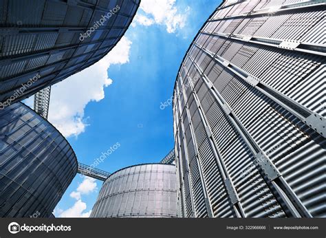 Silos Agrícolas Prédio Exterior Armazenamento Secagem Grãos Trigo Milho