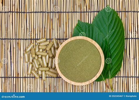 Mitragyna Speciosa Korth O Kratom Para La Atención De La Salud Imagen De Archivo Imagen De