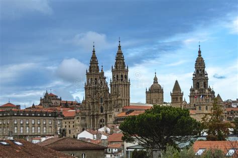 Catedral De Santiago De Compostela Desde Una Vista Distante Foto De