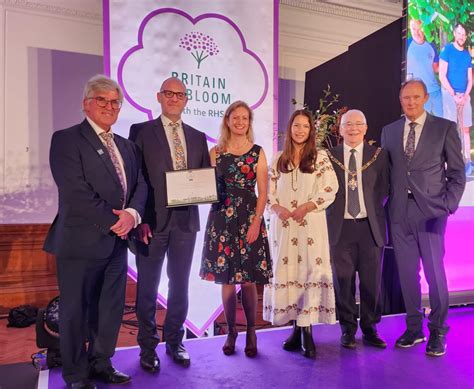 Top Award For Farnham Gold Medal In Britain In Bloom Farnham Town