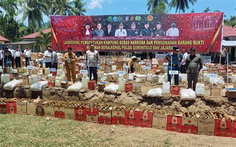 Polda Gorontalo Musnahkan Puluhan Ribu Liter Dan Botol Miras Berbagai