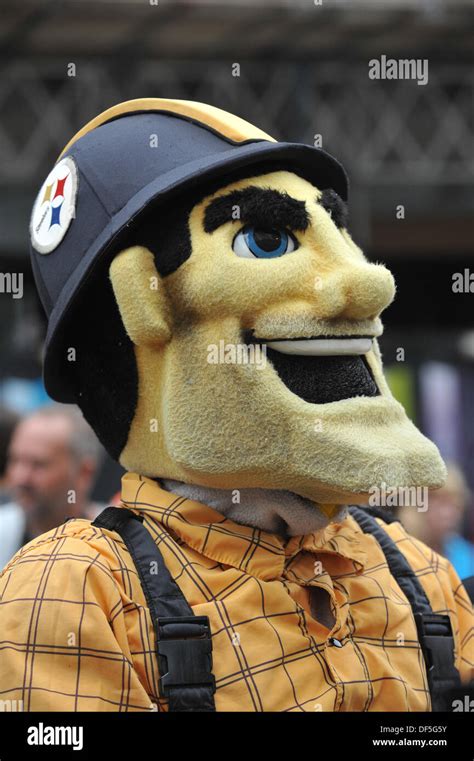 Steelers Mascot Hi Res Stock Photography And Images Alamy