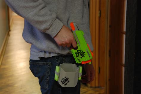 Review Nerf Zombie Strike Sidestrike Blaster Hub