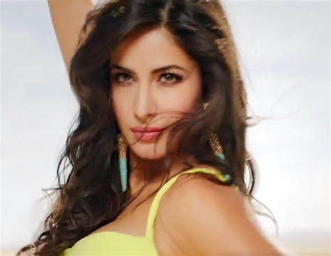 Katrina Kaif Too Hot To Handle In Dhoom 3 Title Song Filmibeat