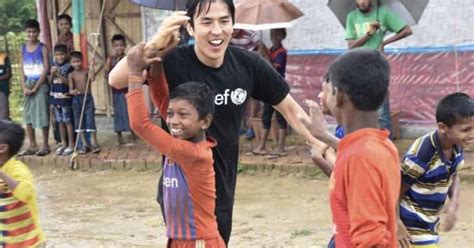 Ex-Japan football captain Makoto Hasebe visits Rohingya refugee camp