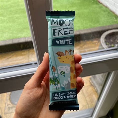 Moo Free White Chocolate bar Reviews | abillion