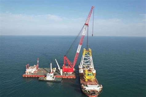 Floating Crane Barge | Rigfinder Oil Equipment